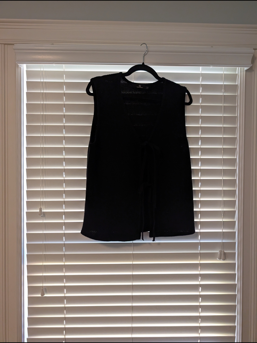 Women’s Black Sleeveless Tie-Front Tunic Top